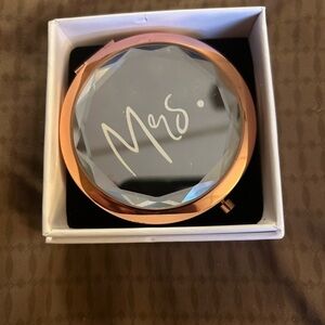 MRS. Compact mirror